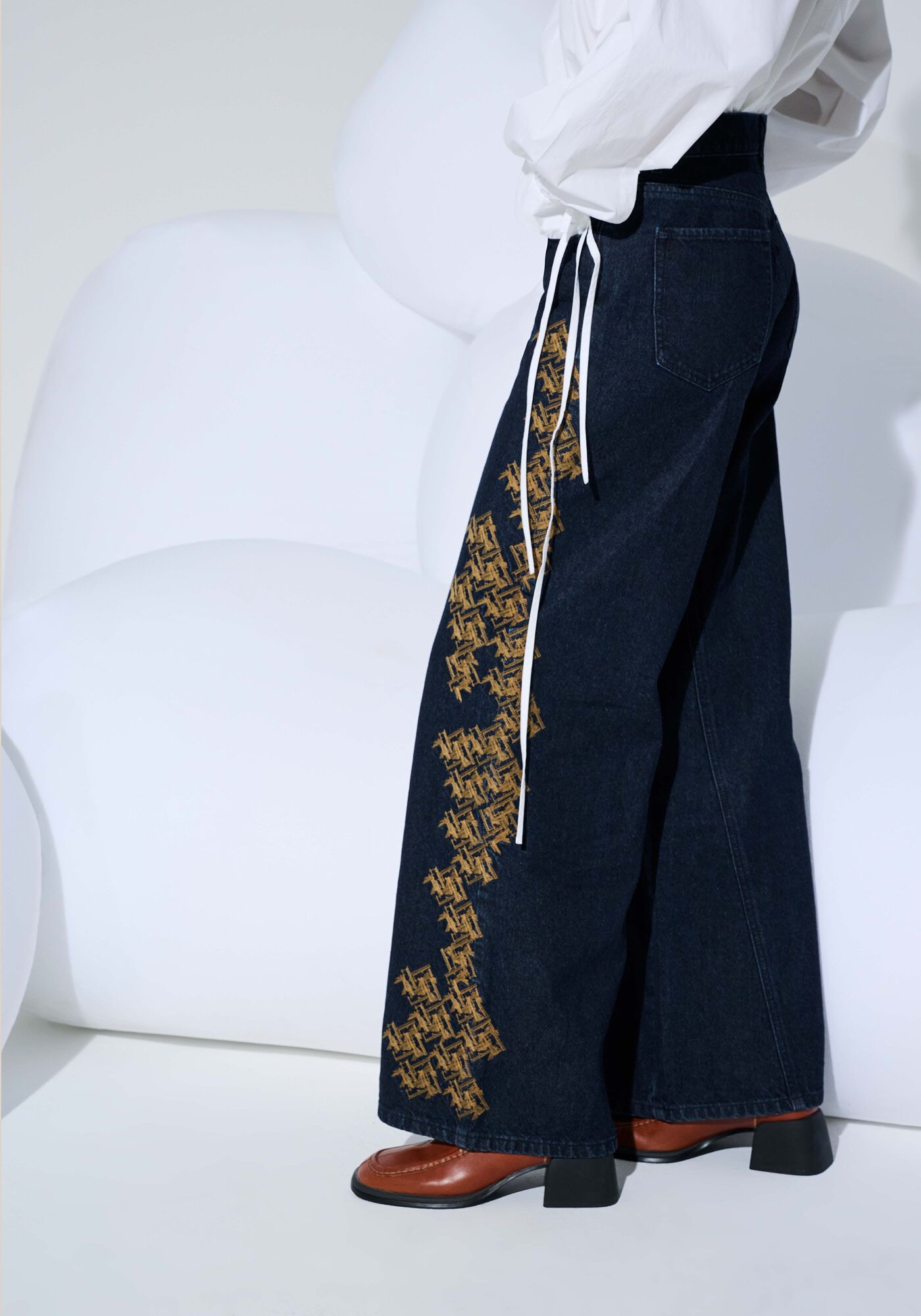 Pantaloni Wide Denim con Ricamo  - vista frontale | Nicla
